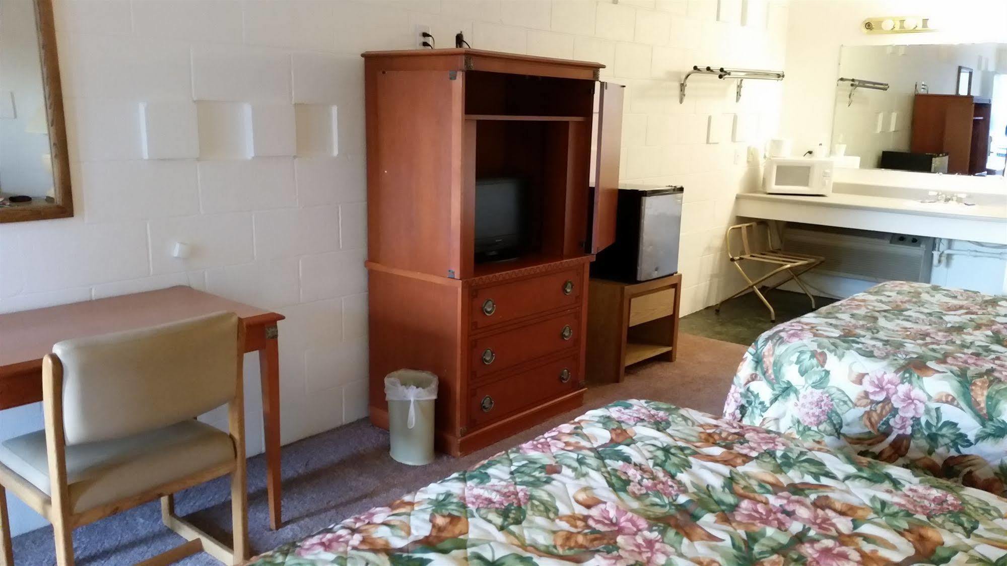 Safari Motel 2*